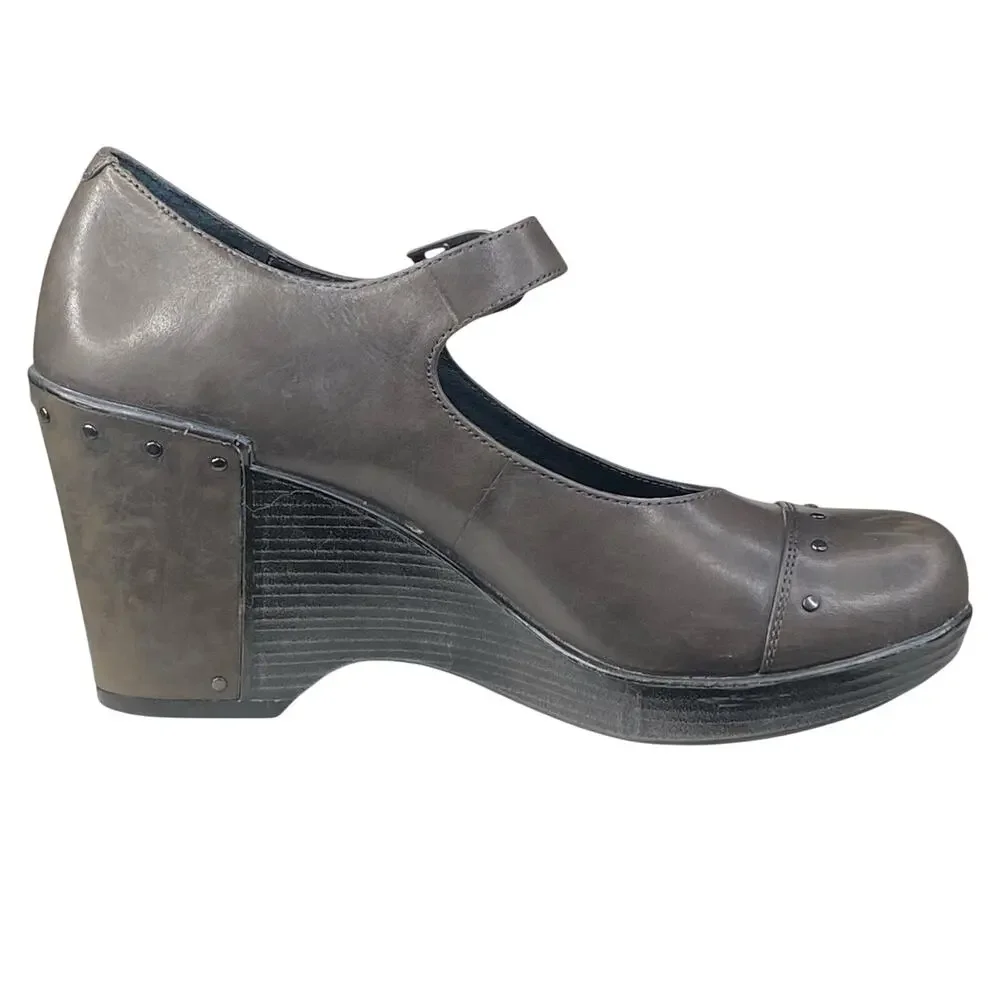 Dansko Women’s Fanny Brown Leather Studded Wedge Clog Size 39 US 8.5/9